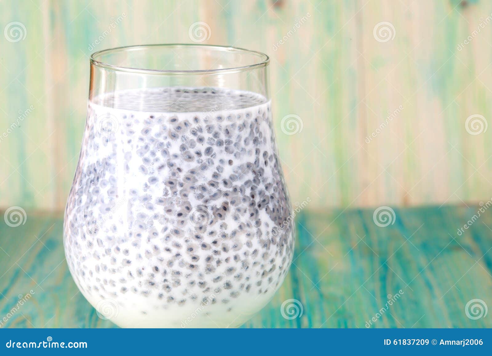 Chia Seed con leche imagen de archivo. Imagen de crema 61837209