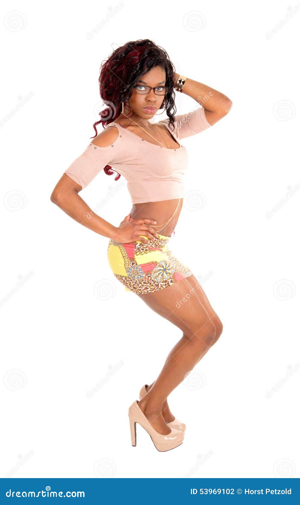 chica en falda corta