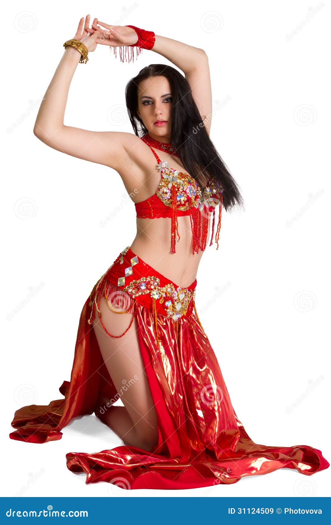 Chica Joven En Una Danza Oriental Del Traje Rojo Imagen de archivo - Imagen  de aislado, morena: 31124509