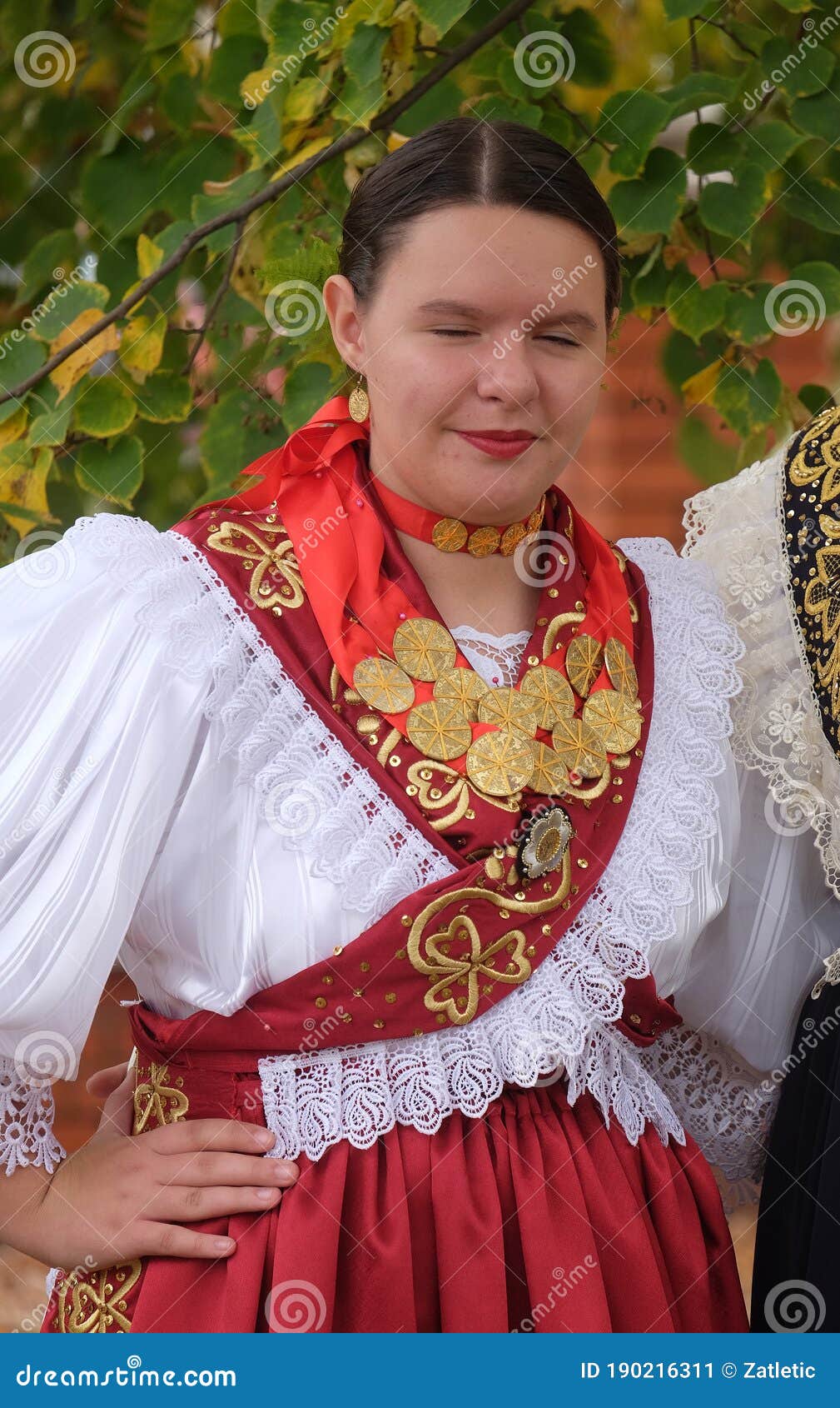 trajes de iglesia rojos