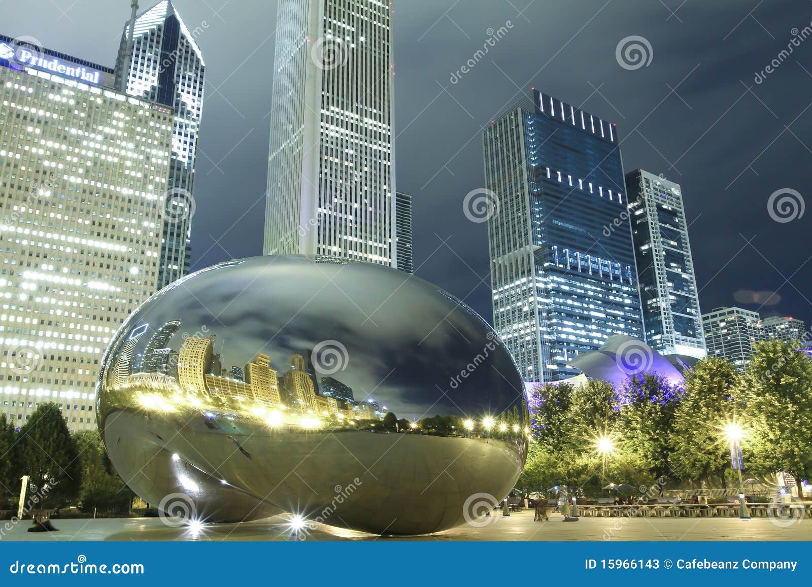 Chicago Bean at night editorial stock photo. Image of skyline 15966143