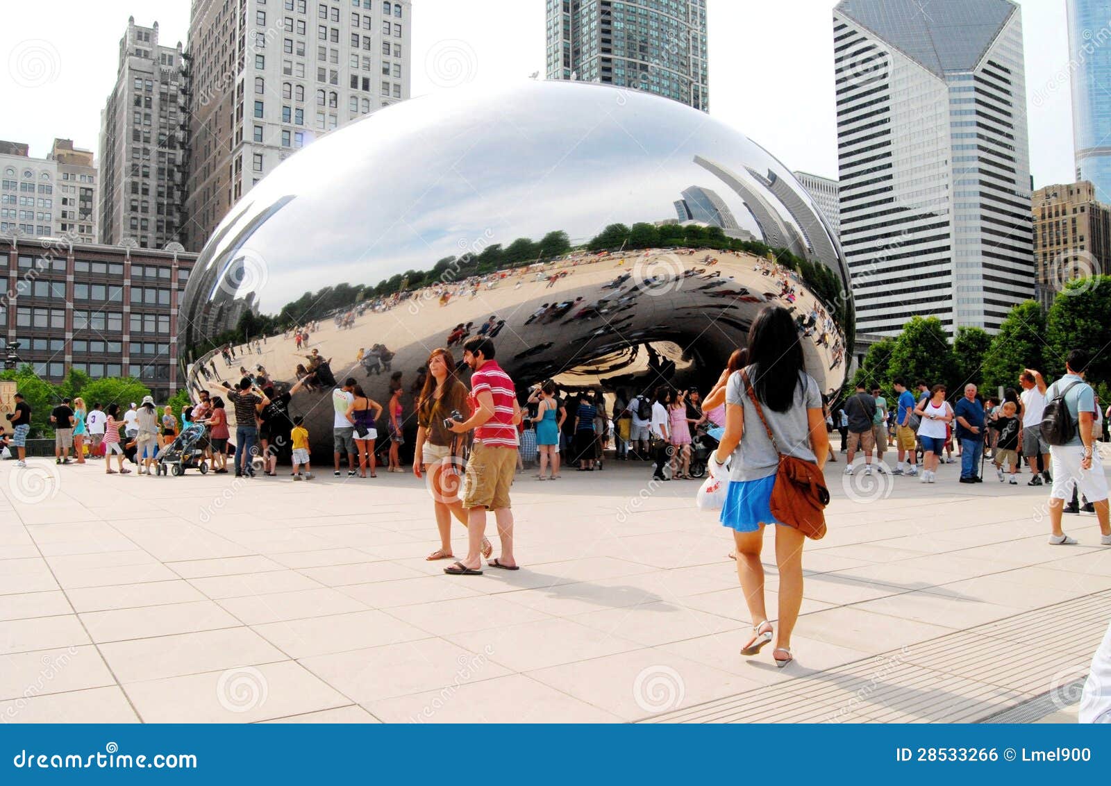 Chicago Cloud Gate Sculpture, the Bean at Millennium Park Editorial