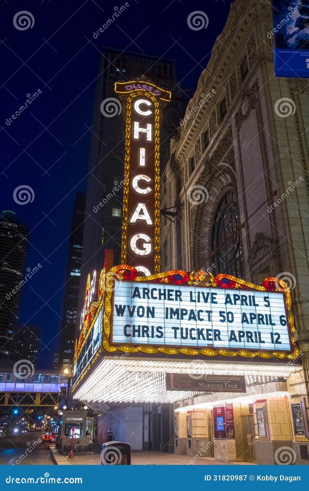 Chicago Theater editorial photography. Image of history 31820987