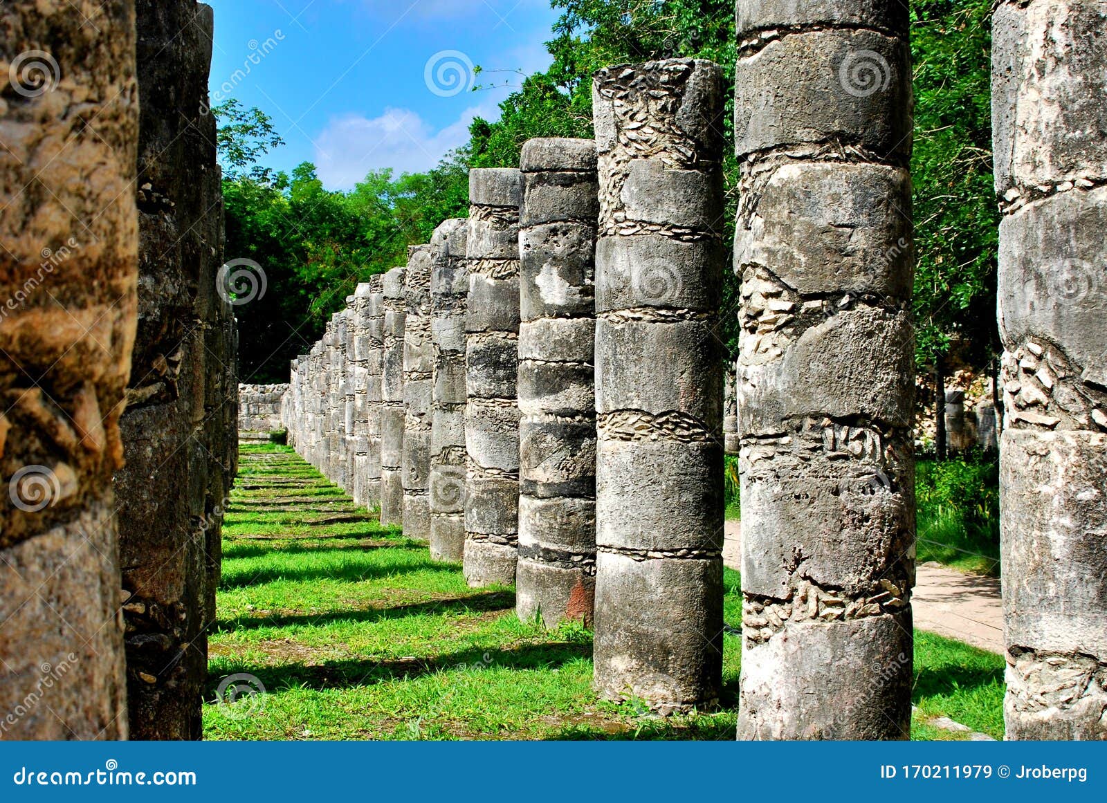 chichen itza is one of the main archaeological sites of the yucatan peninsula