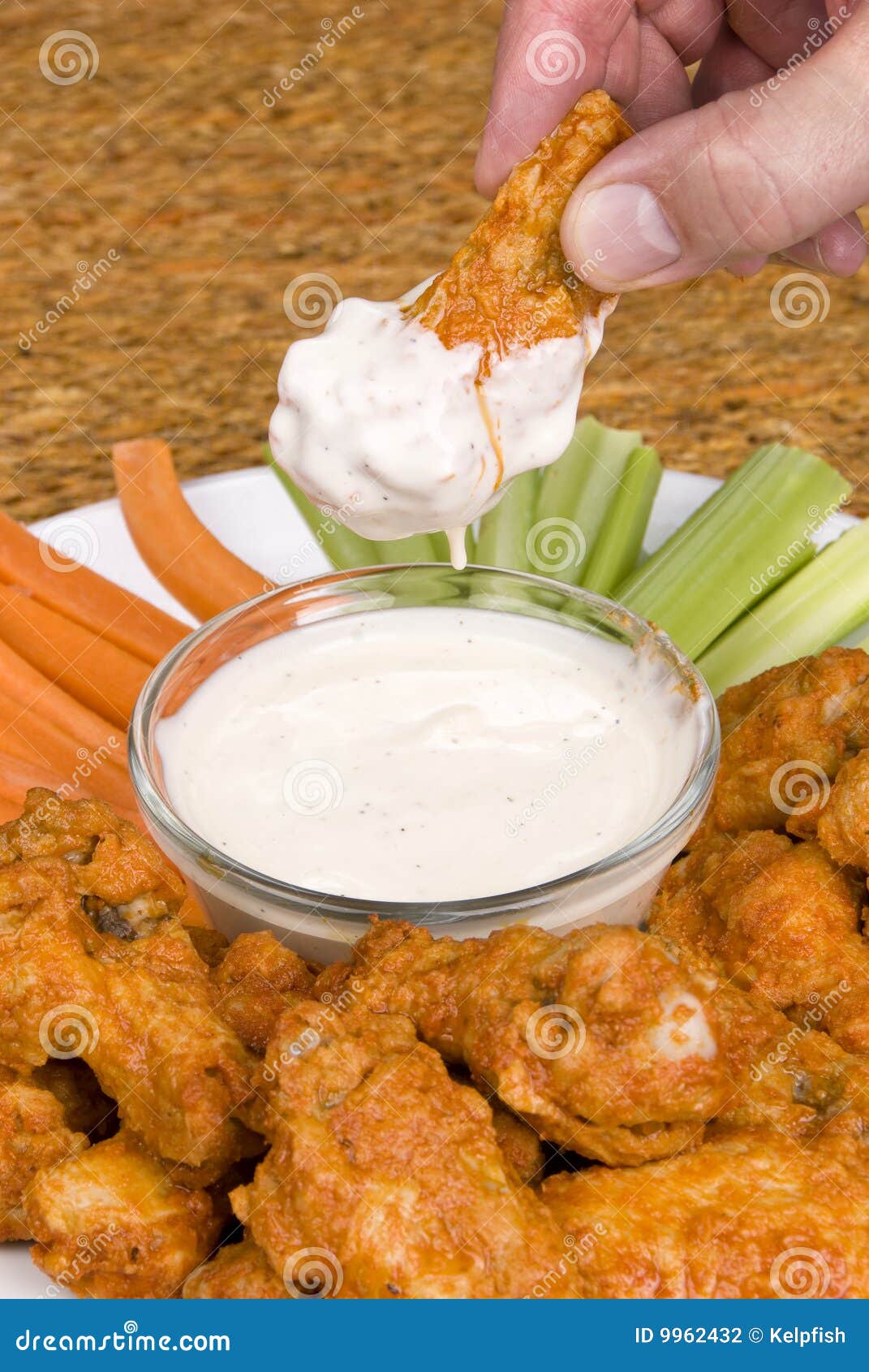 chicken hot wings and dipping sauce