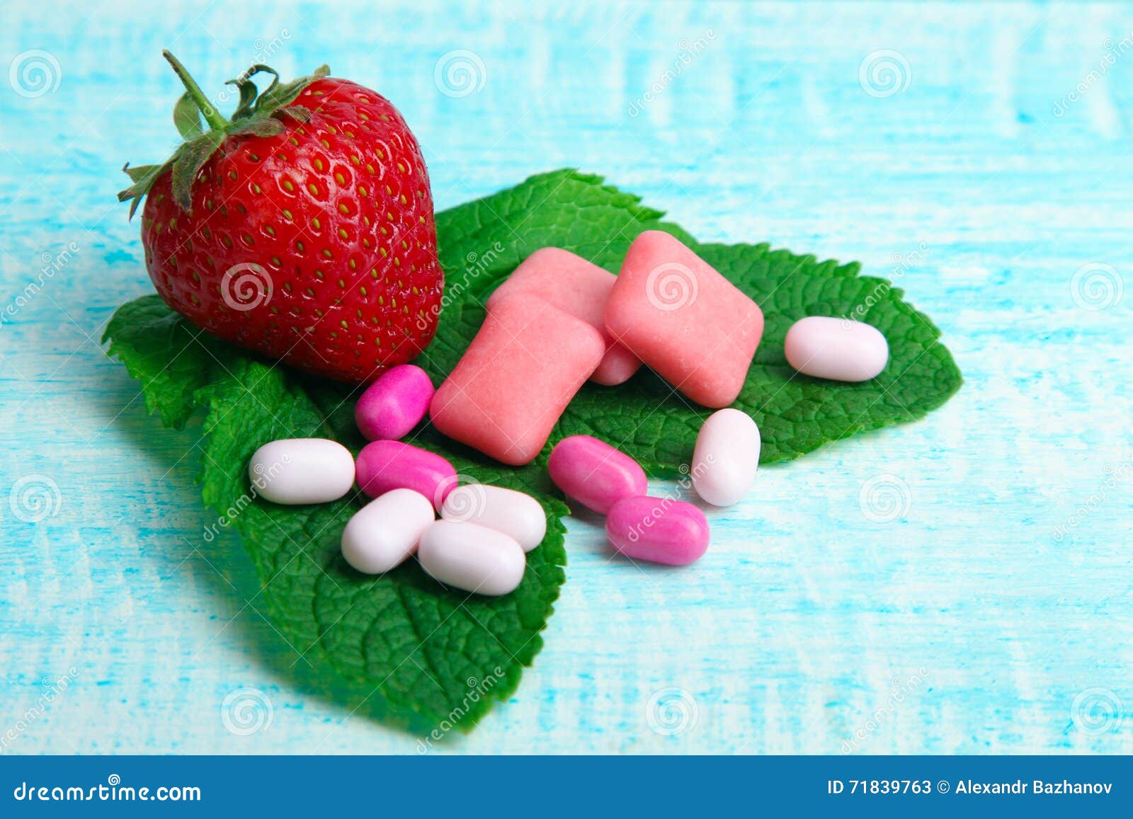 518 Chicle De La Fresa Fotos de stock - Fotos libres de regalías de  Dreamstime, image size:1600x1157