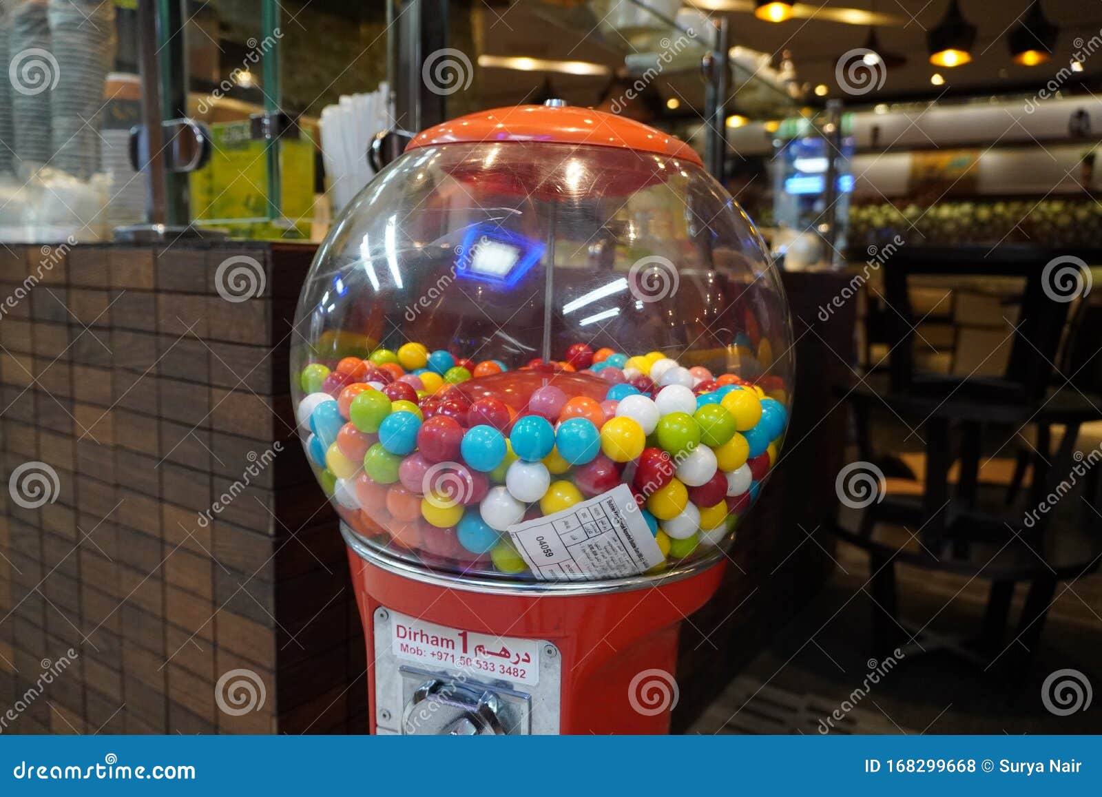 Máquina De Chicles Foto de stock y más banco de imágenes de