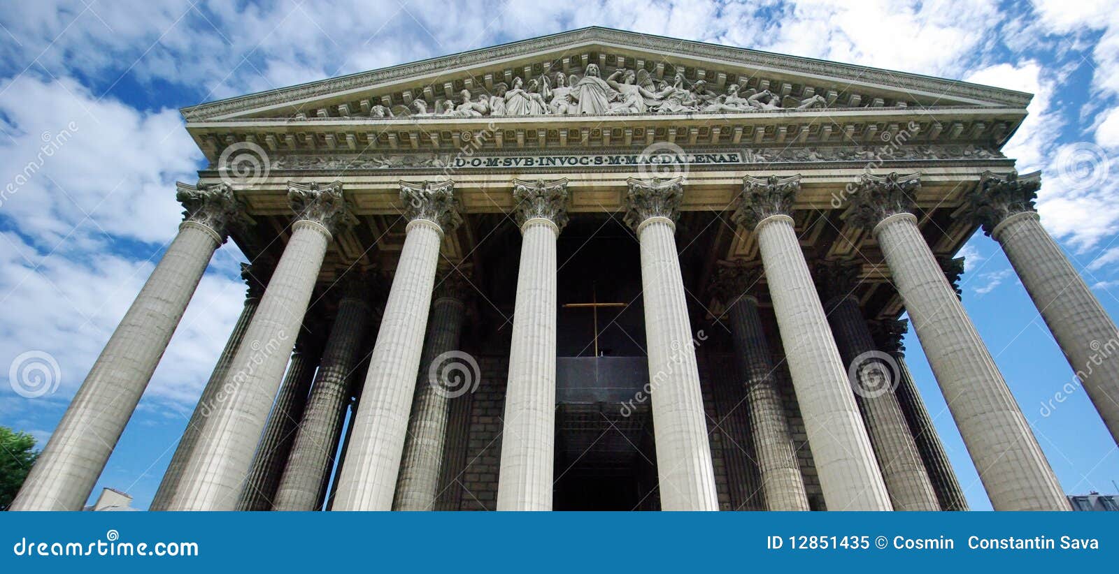 Chiesa della Madeleine della La a Parigi, vista frontale