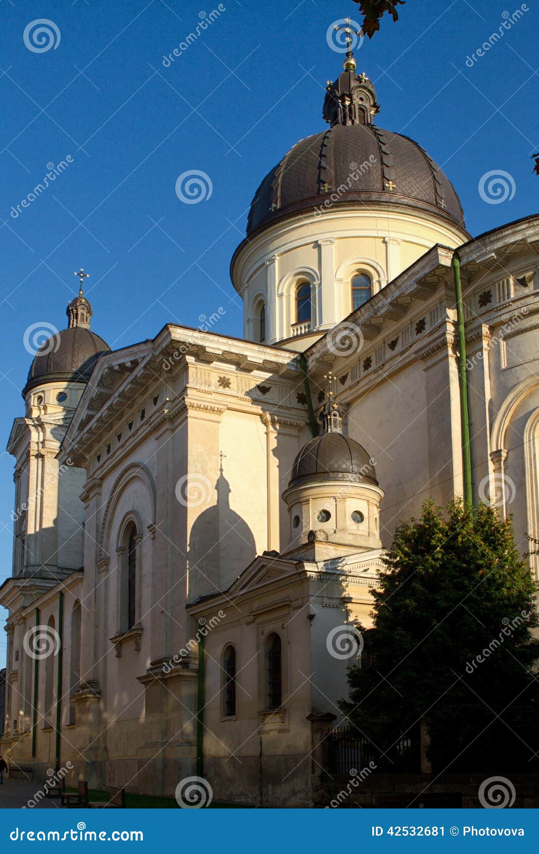 Chiesa di Transfiguration. Chiesa di trasfigurazione (tserkva di Preobrazhenska) situata in Città Vecchia di Leopoli, Ucraina Originalmente è stato costruito nel 1731 ed è stato ristabilito nel 1898 Leopoli - capitale della regione storica di Galizia