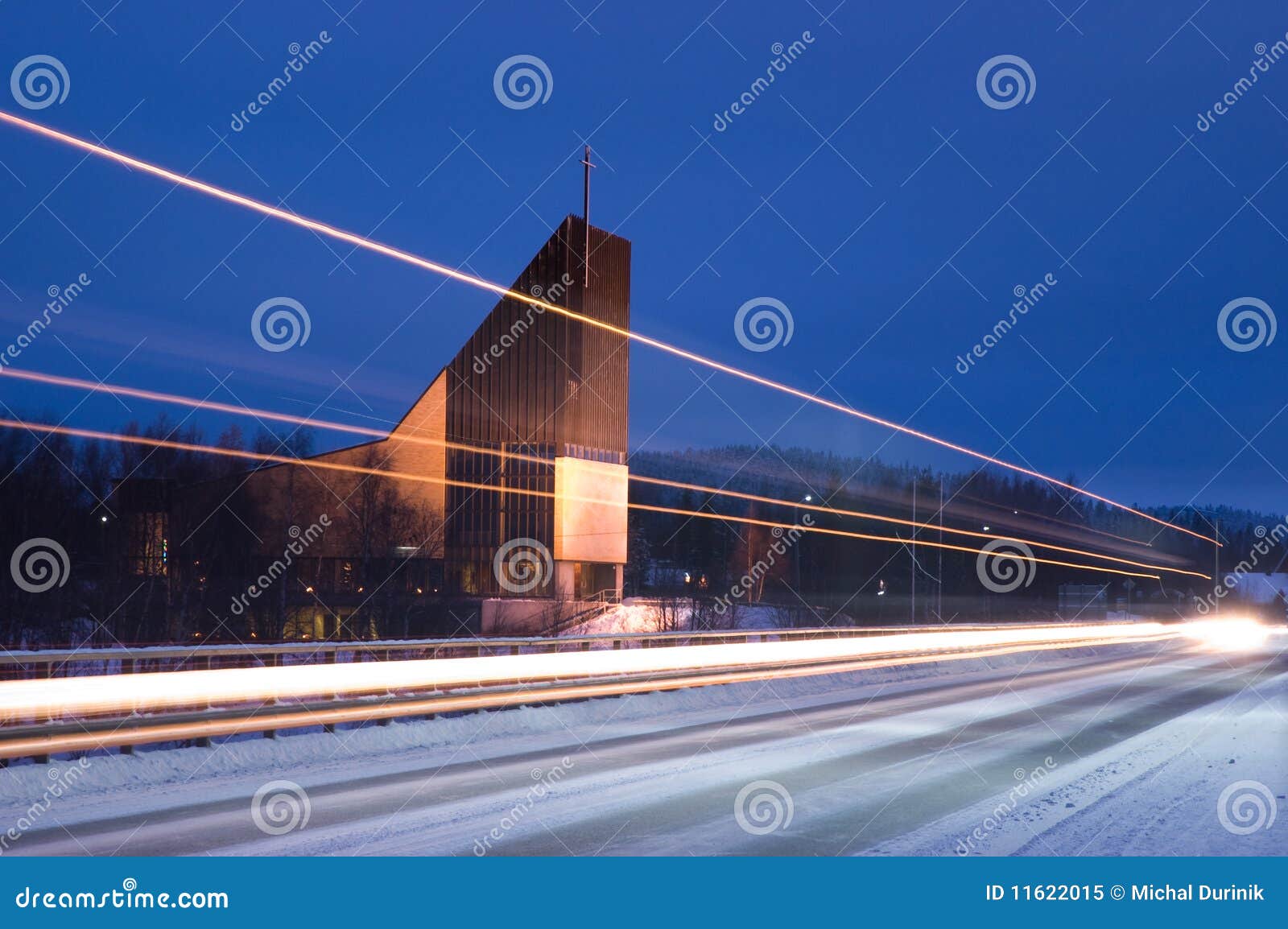 Chiesa moderna in villaggio finlandese di Inari