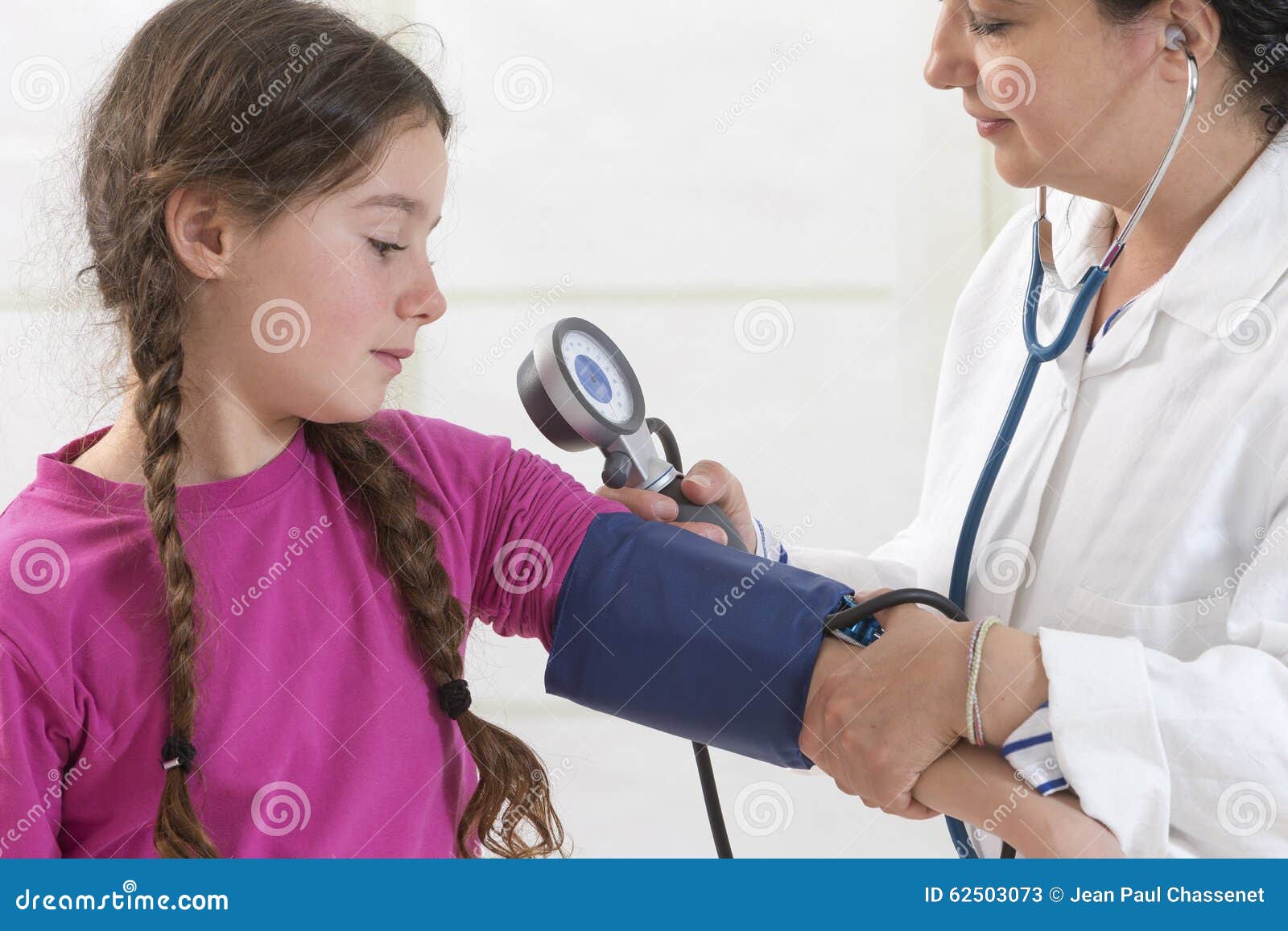 https://thumbs.dreamstime.com/z/child-blood-pressure-measure-little-girl-paediatrician-office-measuring-62503073.jpg