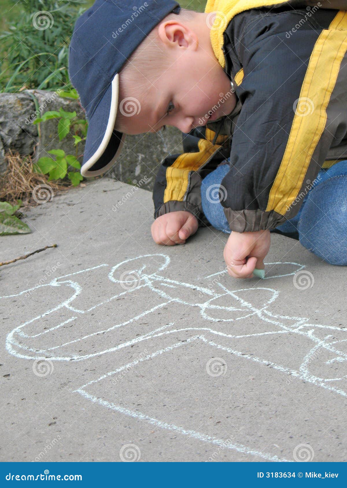Child drawing a chalk stock photo. Image of concentration 3183634