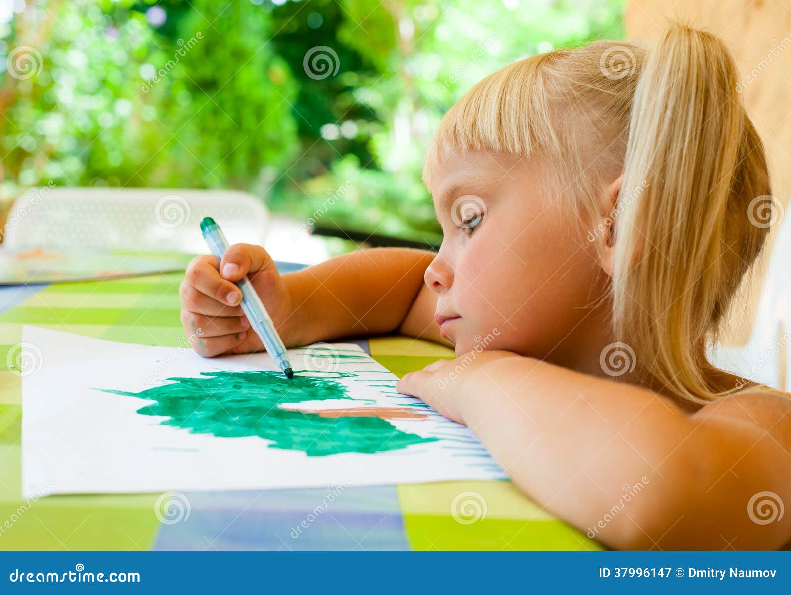 Child drawing outdoors stock image. Image of marker, hand 37996147
