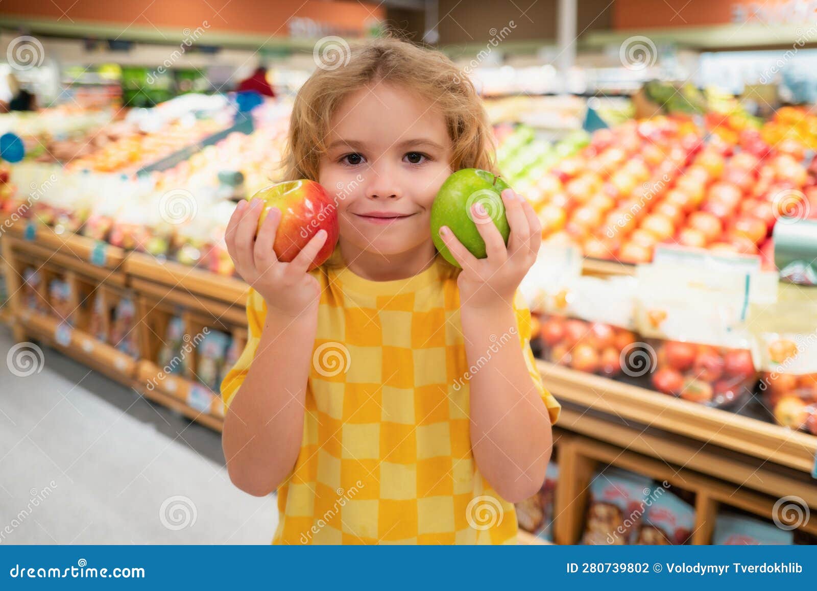 Shoppers Choose Healthier Groceries When Supermarkets Place Fruit