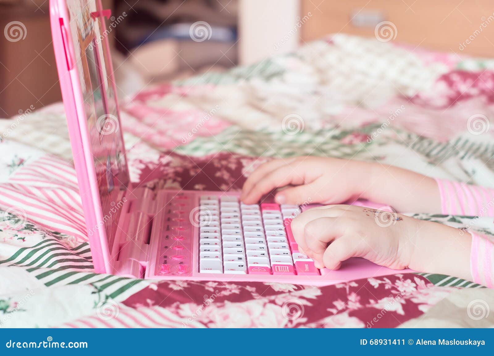 pink toy laptop