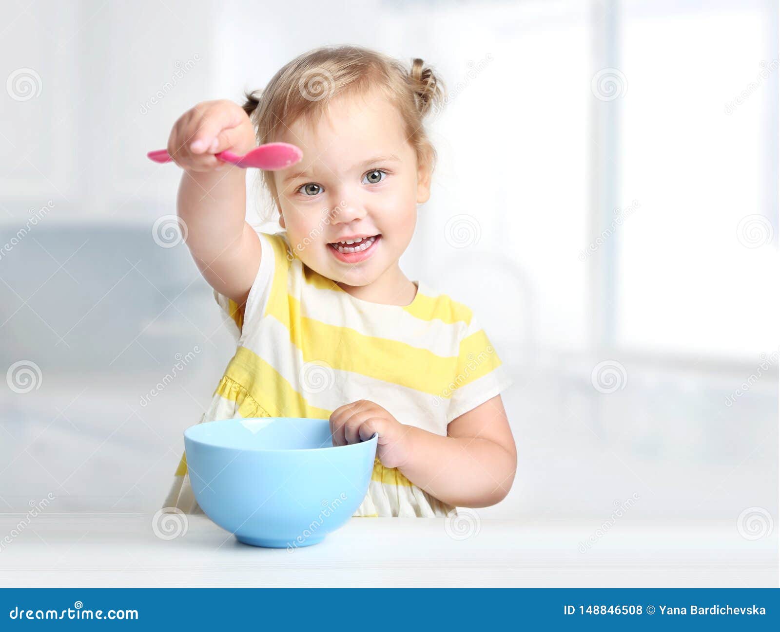 3 549 Kid Eating Bowl Spoon Photos Free Royalty Free Stock Photos From Dreamstime