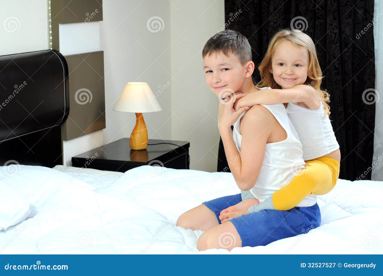 Brother And Sister Share Bed Neue Blog