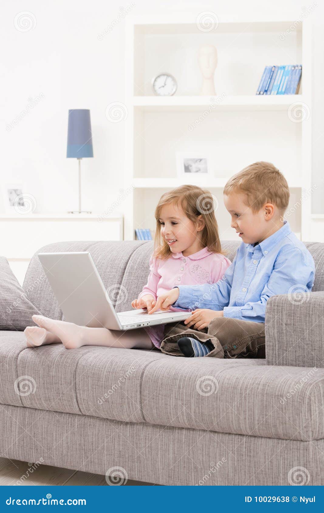 children browsing internet