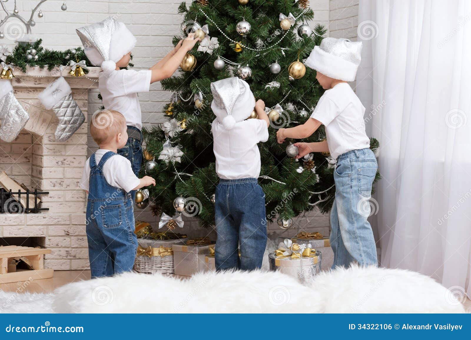 Children decorate a Christmas tree toys