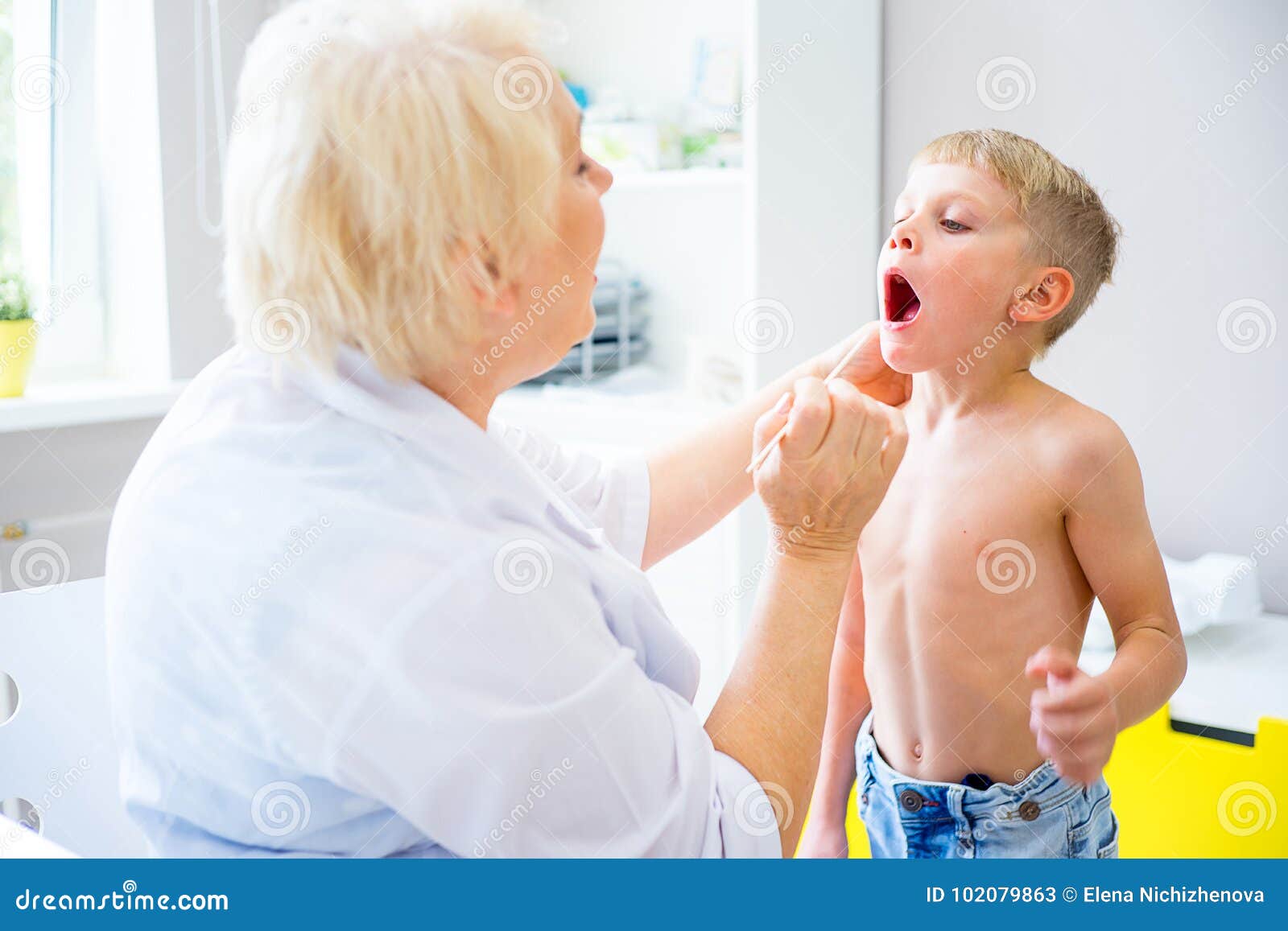 children-medical-clinic-kid-appointment-doctor-102079863
