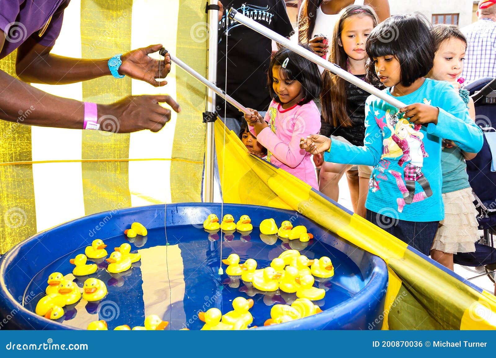 Children playing festival games hi-res stock photography and images - Alamy