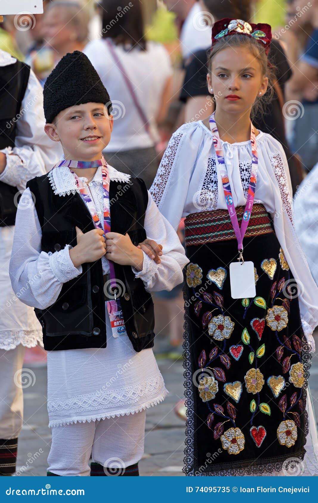 Childrens from Romania in Traditional Costume Editorial Image - Image ...