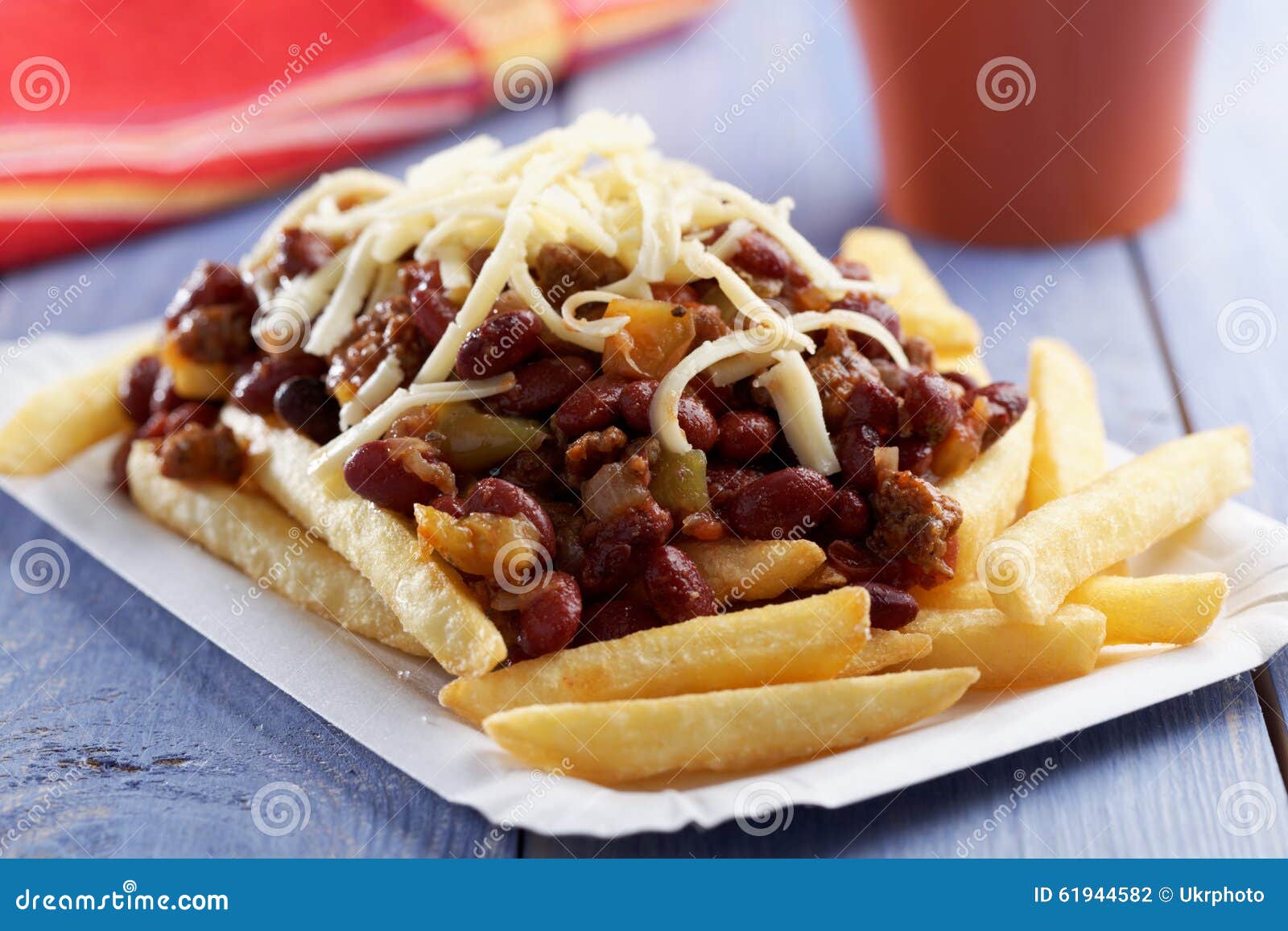 chili con carne and french fries