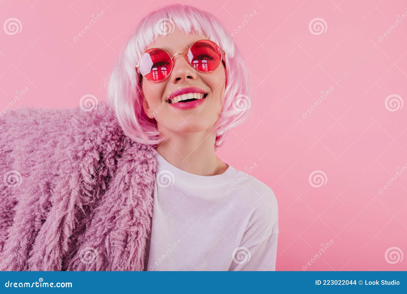 Chilling Caucasian Girl Posing in Sunglasses and Trendy Peruke ...