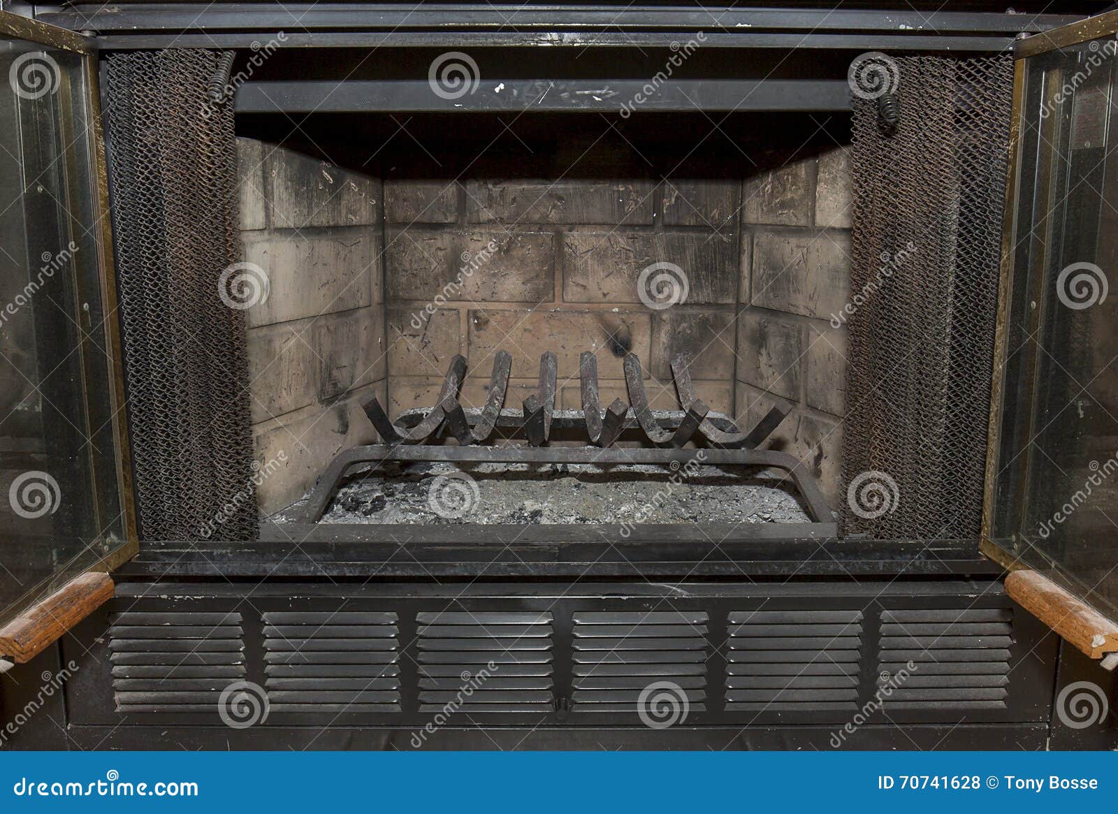 Chimenea foto de archivo. Imagen de vacío, madera, casero - 70741628