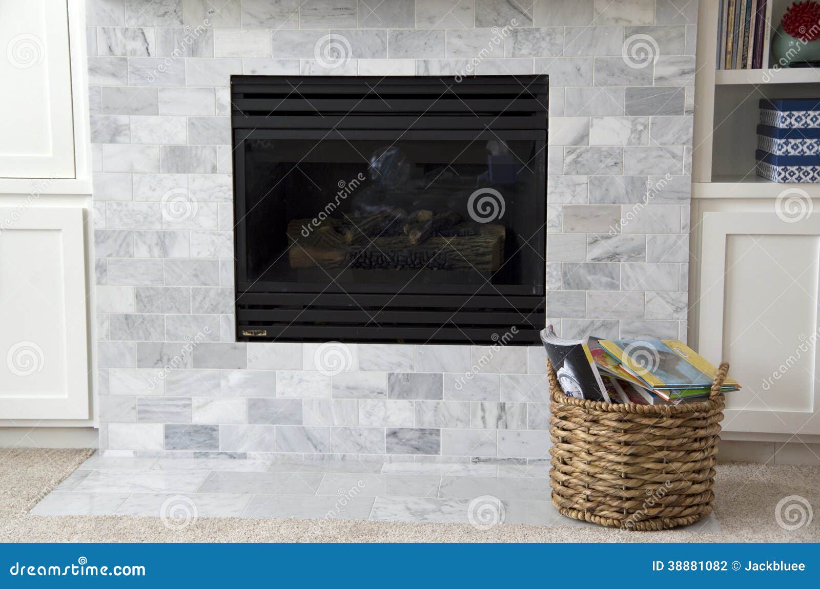 Chimenea Casera Americana Moderna Foto de archivo - Imagen: 38881082