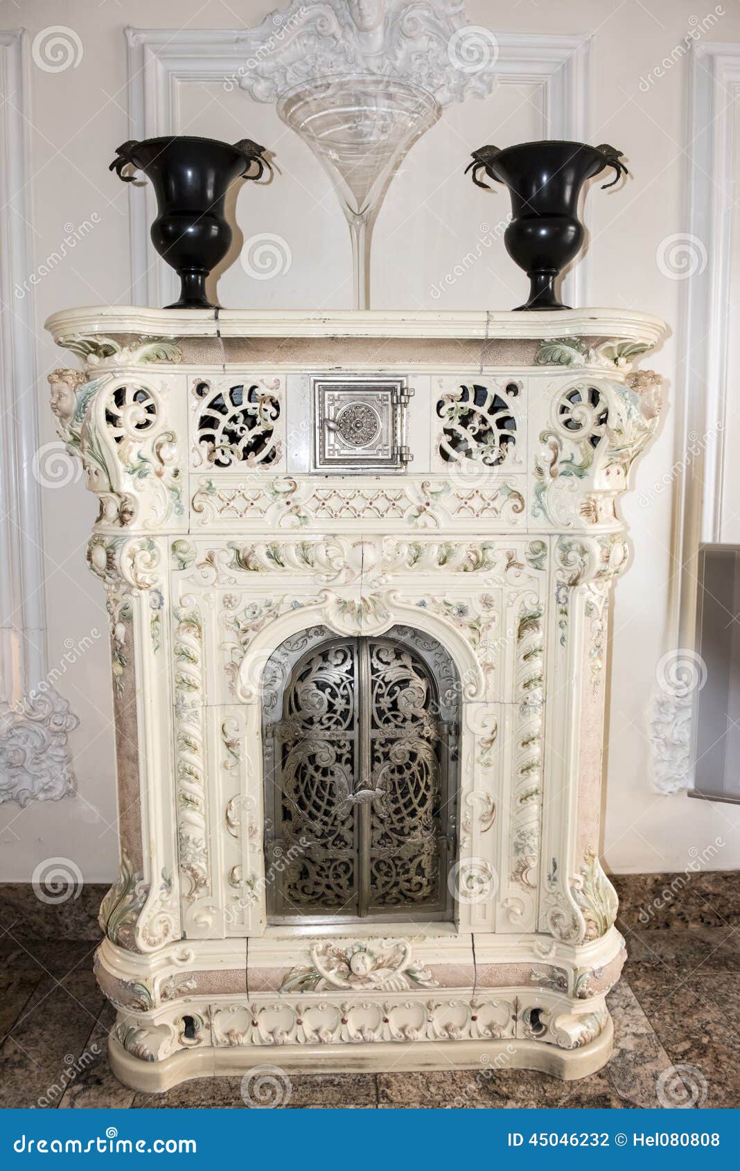 Chimenea De Cerámica Antigua Foto de archivo - Imagen: 45046232
