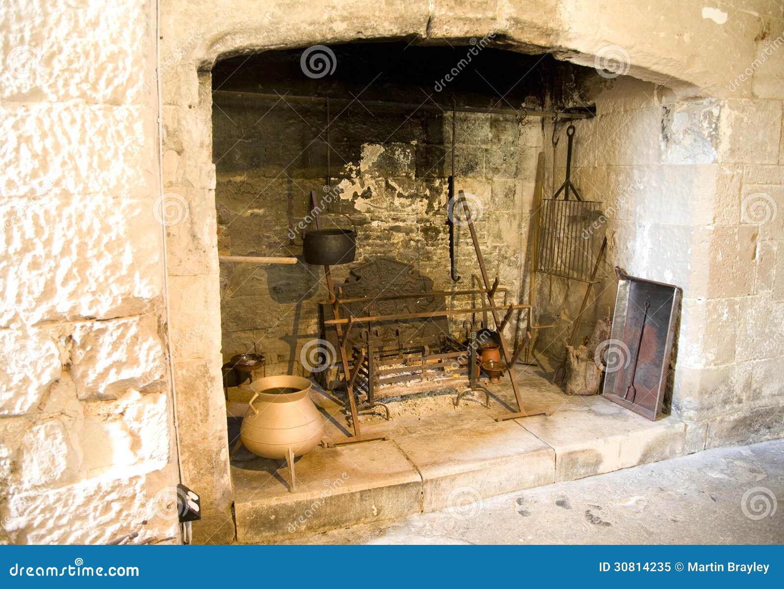 Chimenea del siglo XVI imagen de archivo. Imagen de historia - 30814235