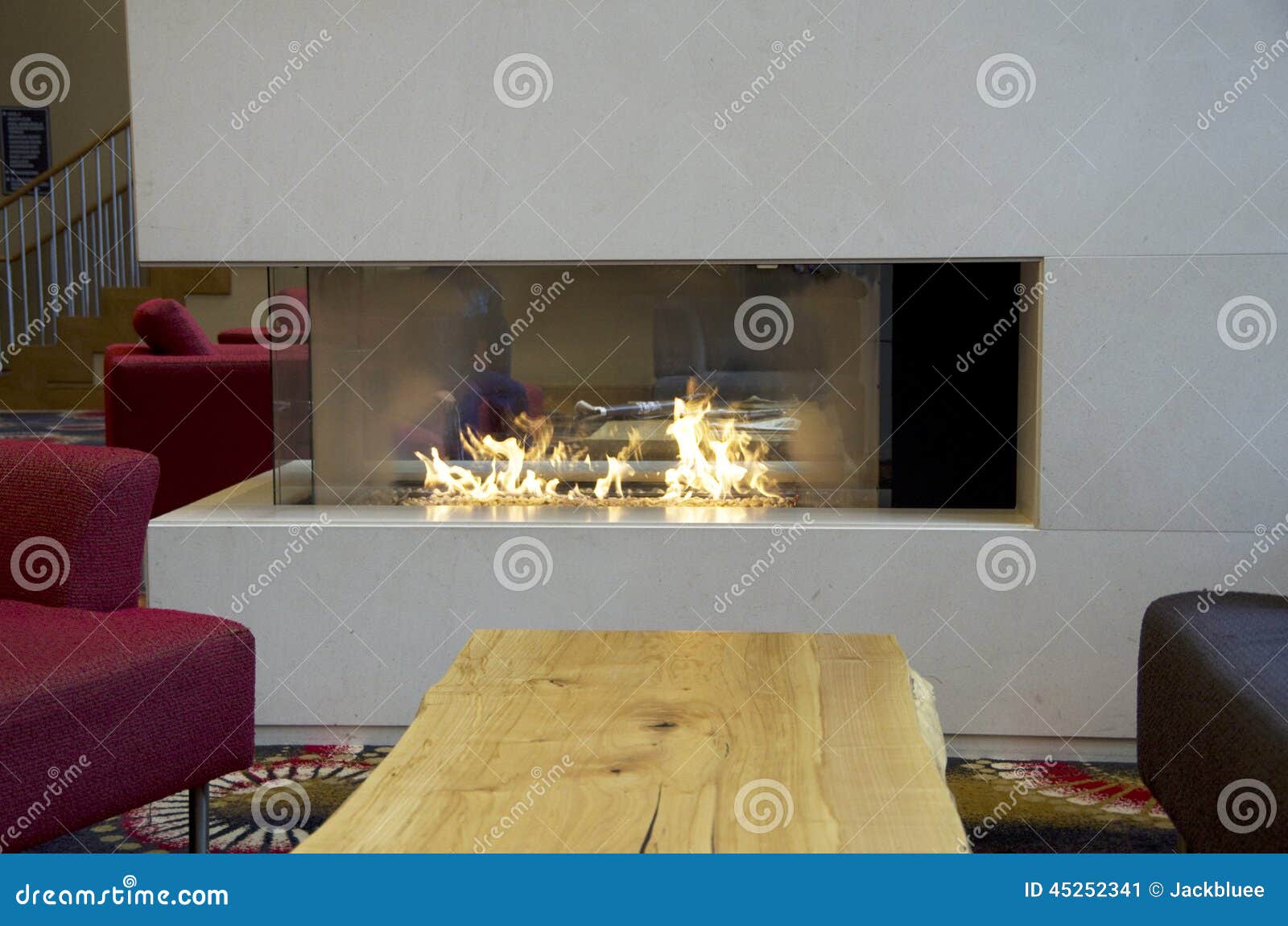 Chimenea moderna del sitio imagen de archivo. Imagen de pasillo - 45252341