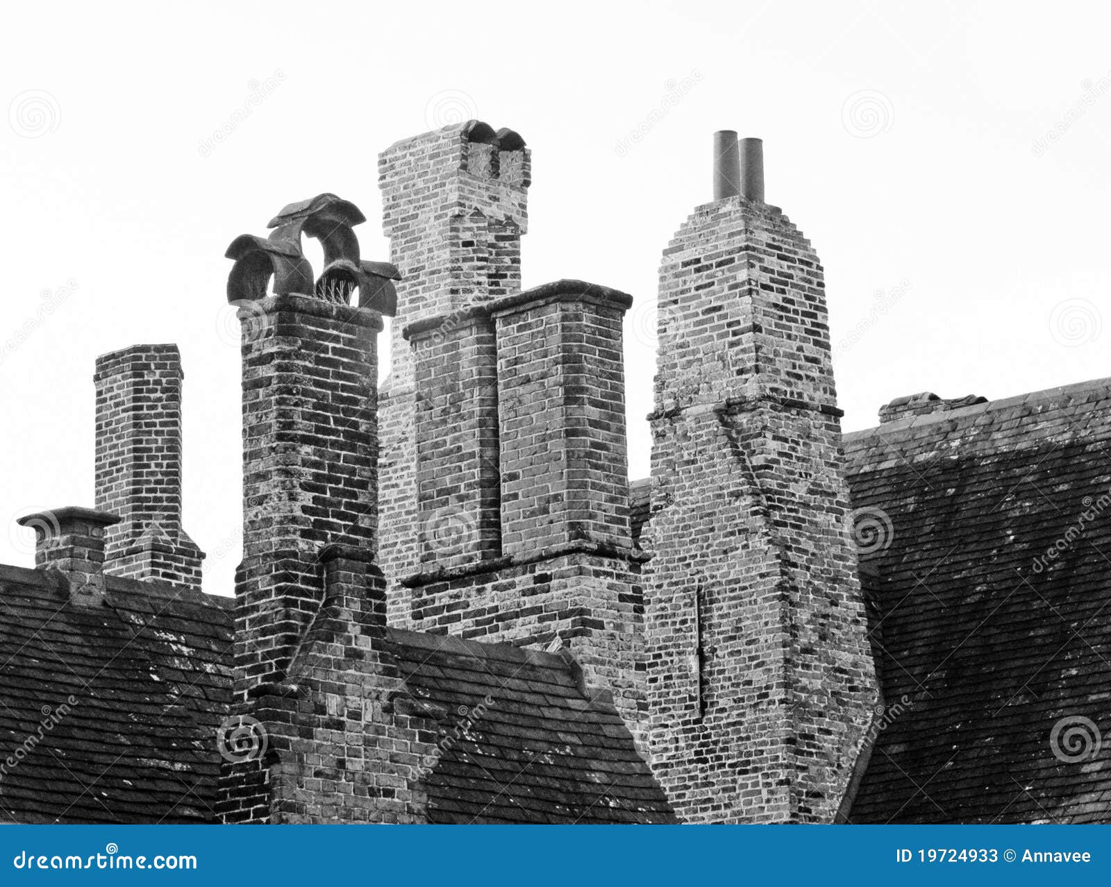 Chimeneas Antiguas, Blancos Y Negros Imagen de archivo - Imagen de
