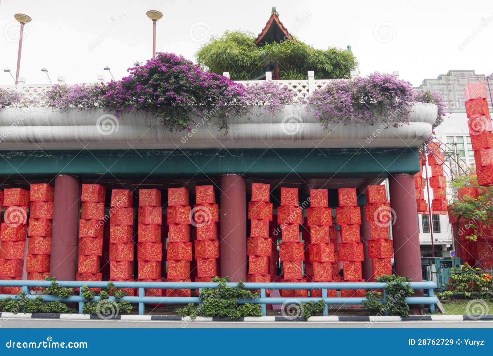 Chinatown Garden Bridge stock image. Image of pedestrian 28762729