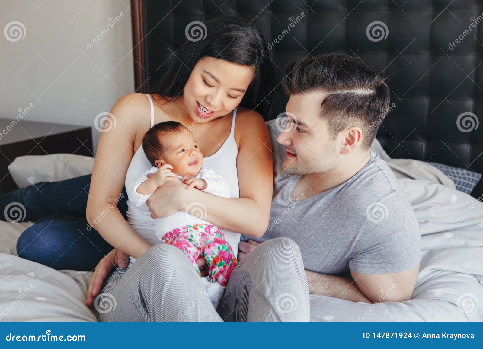 forræderi erstatte Handel 143 Mixed Asian European Child Stock Photos - Free & Royalty-Free Stock  Photos from Dreamstime