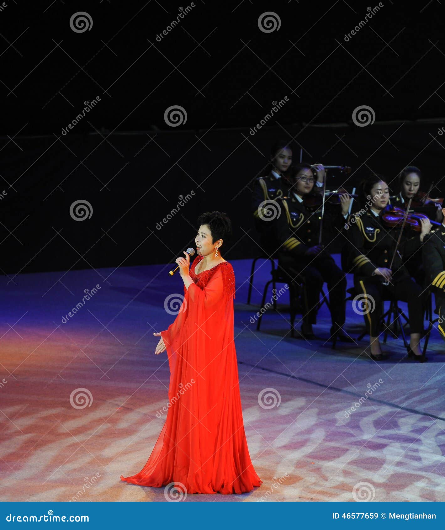 Chinese Famous Female Singer WenhuatheFamous and Classicconcert