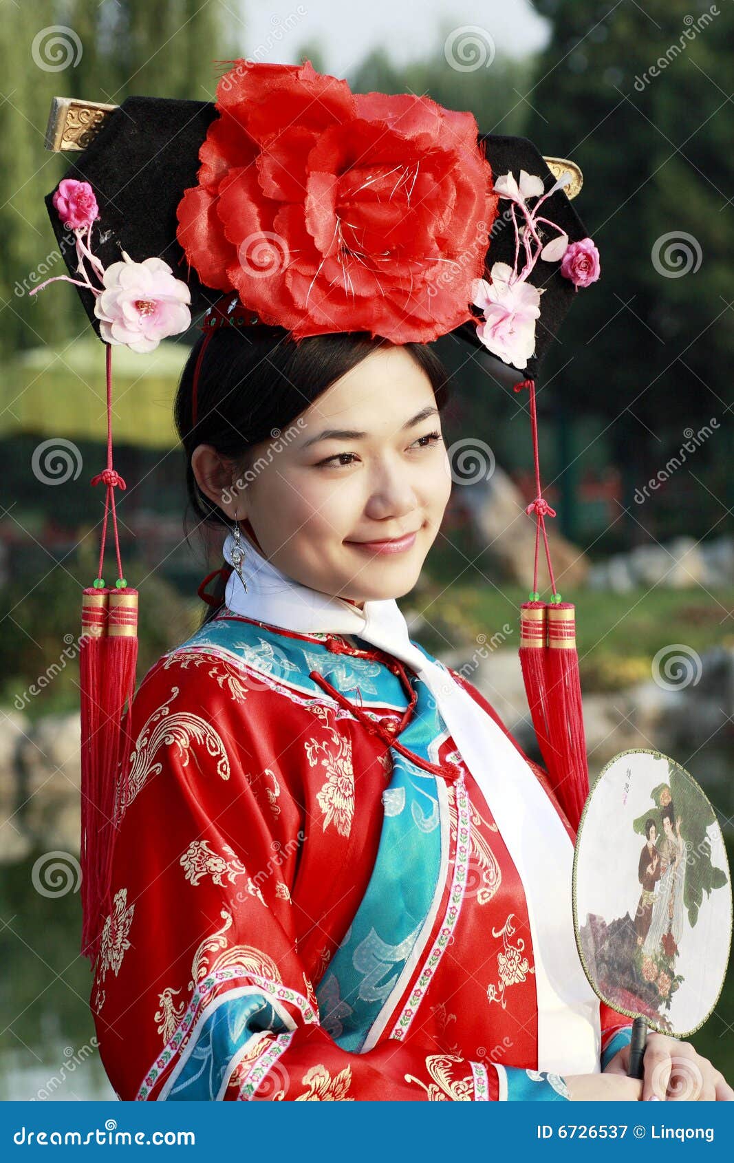 Chinese Girl in Ancient Dress Stock Image - Image of face, elegance ...