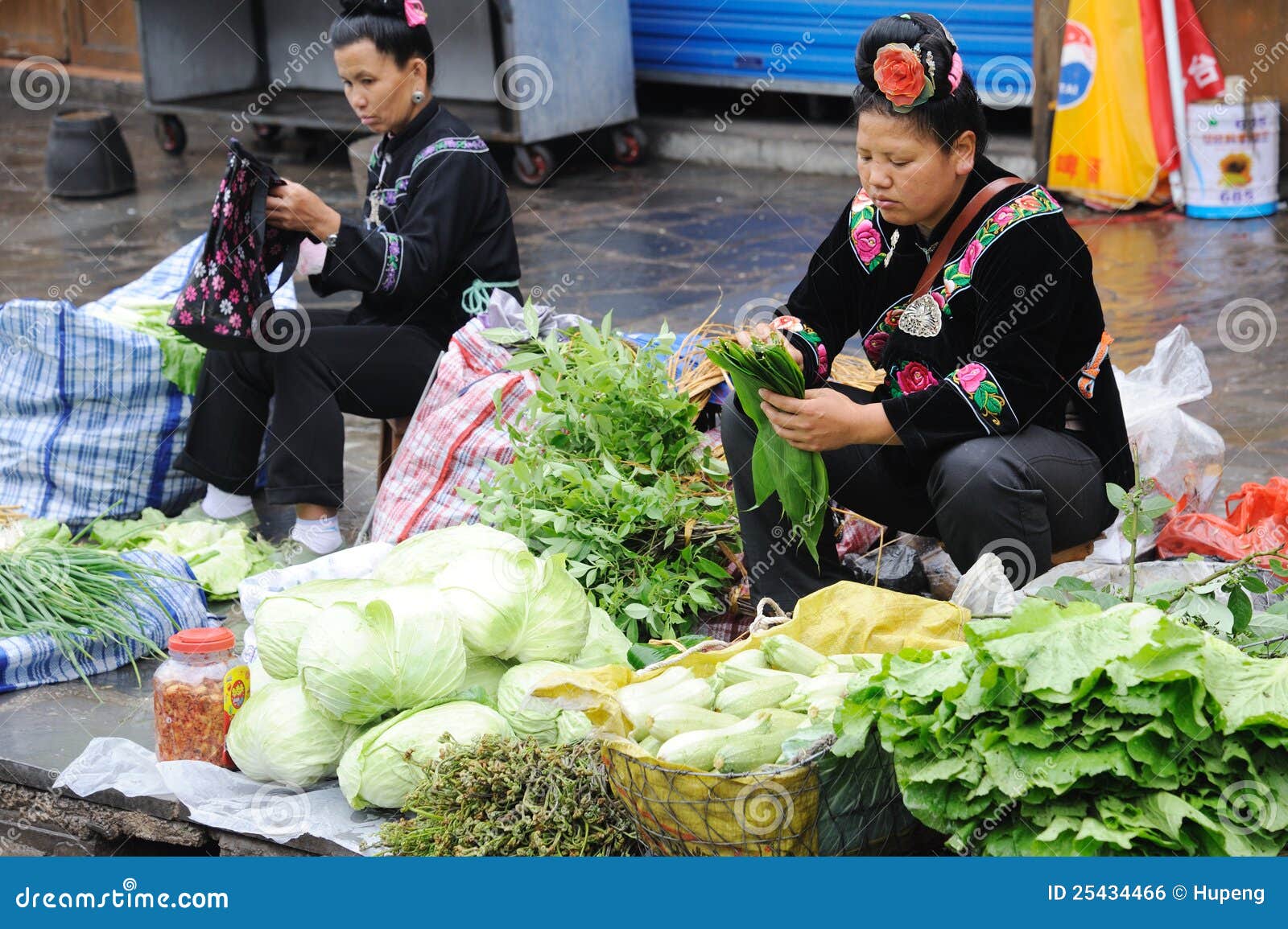 Chinese miao Street vendor editorial photo. Image of dessert 25434466