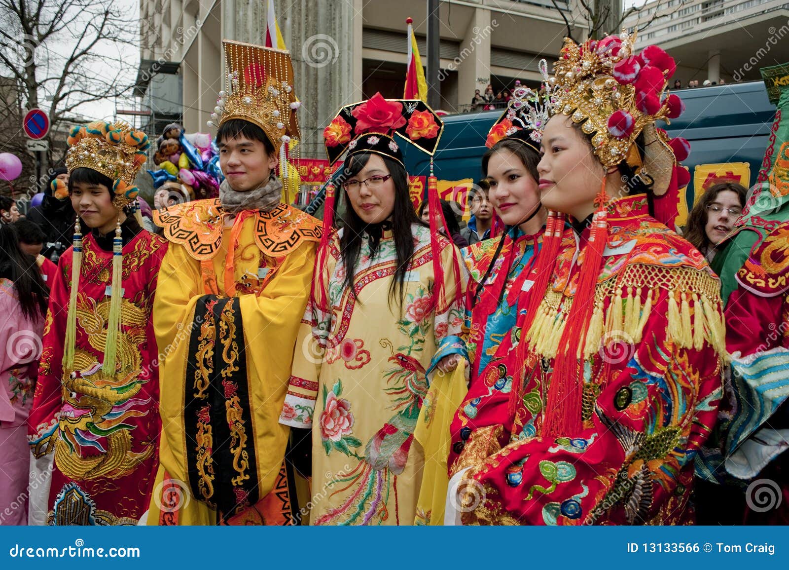 Leeg de prullenbak Voorloper patroon Chinese New Year Carnival, Teens in Costumes Editorial Photo - Image of  portrait, happiness: 13133566