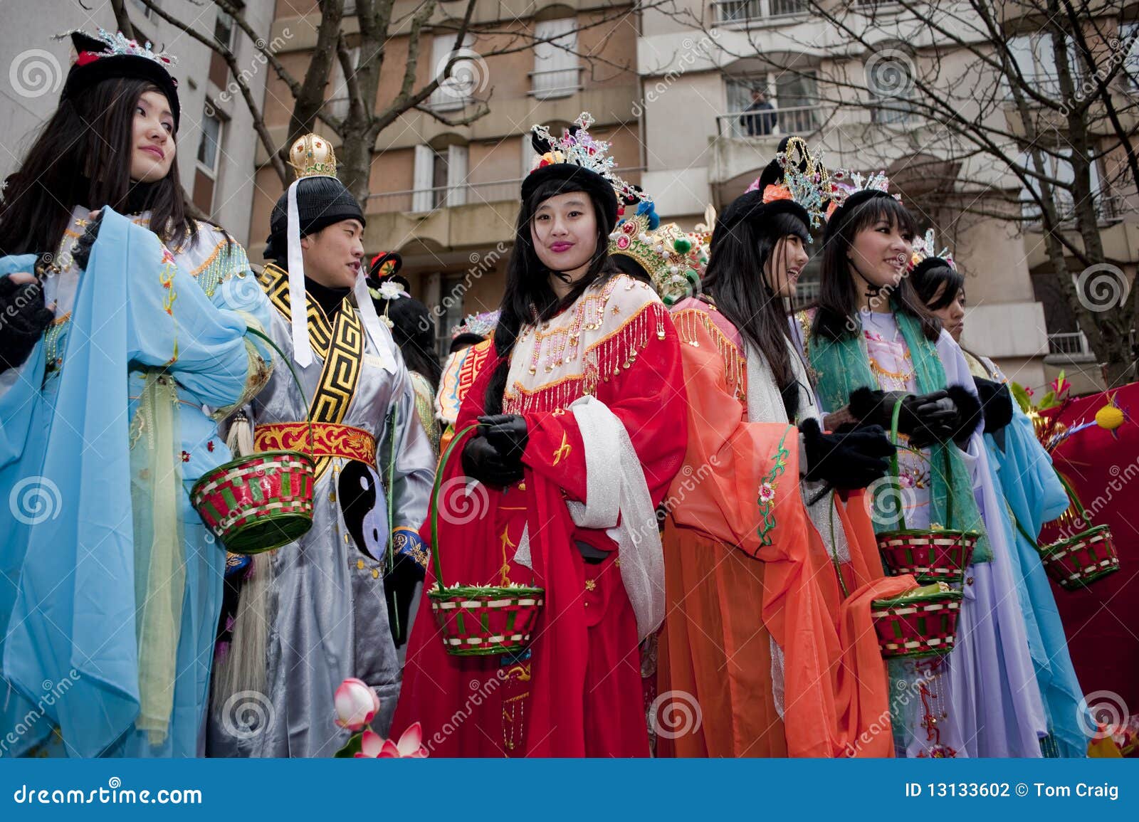 maat Arabische Sarabo kraai Chinese New Year Carnival, Teens in Costumes Editorial Photography - Image  of oriental, asia: 13133602