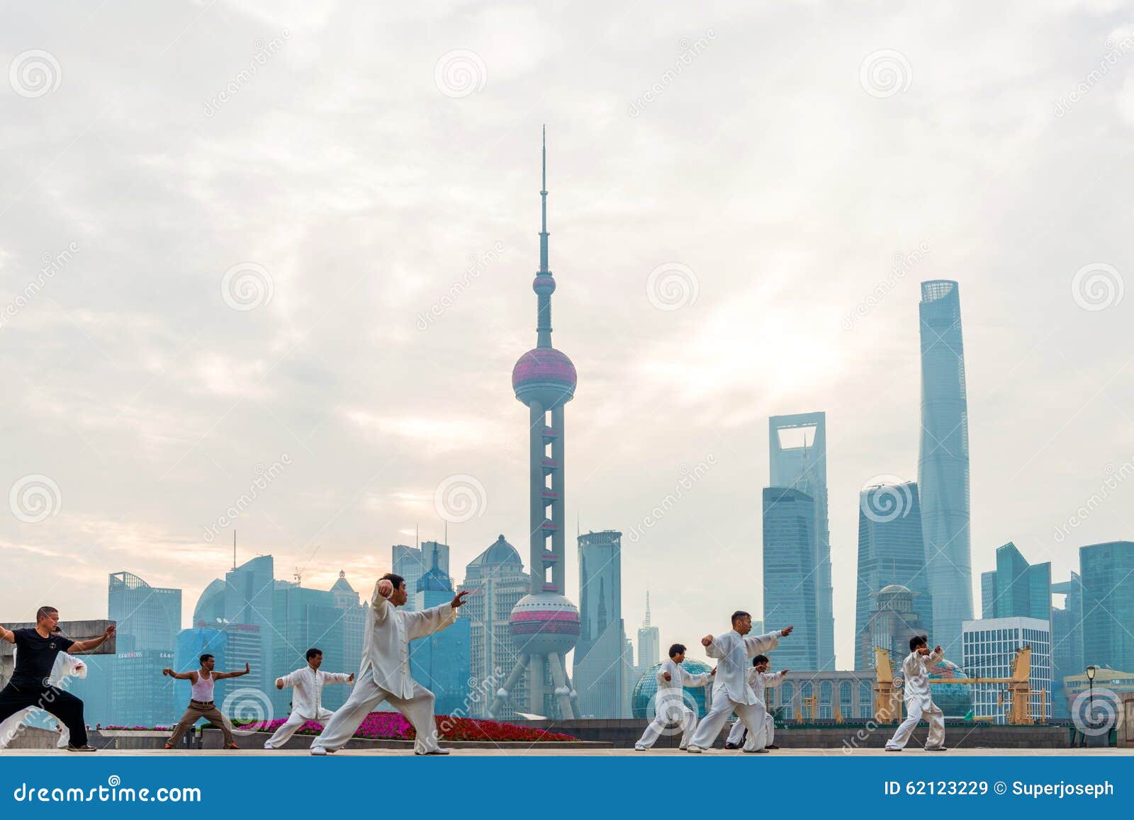 Chinese People in Shanghai Bund To Play Tai Chi Editorial Stock Image ...