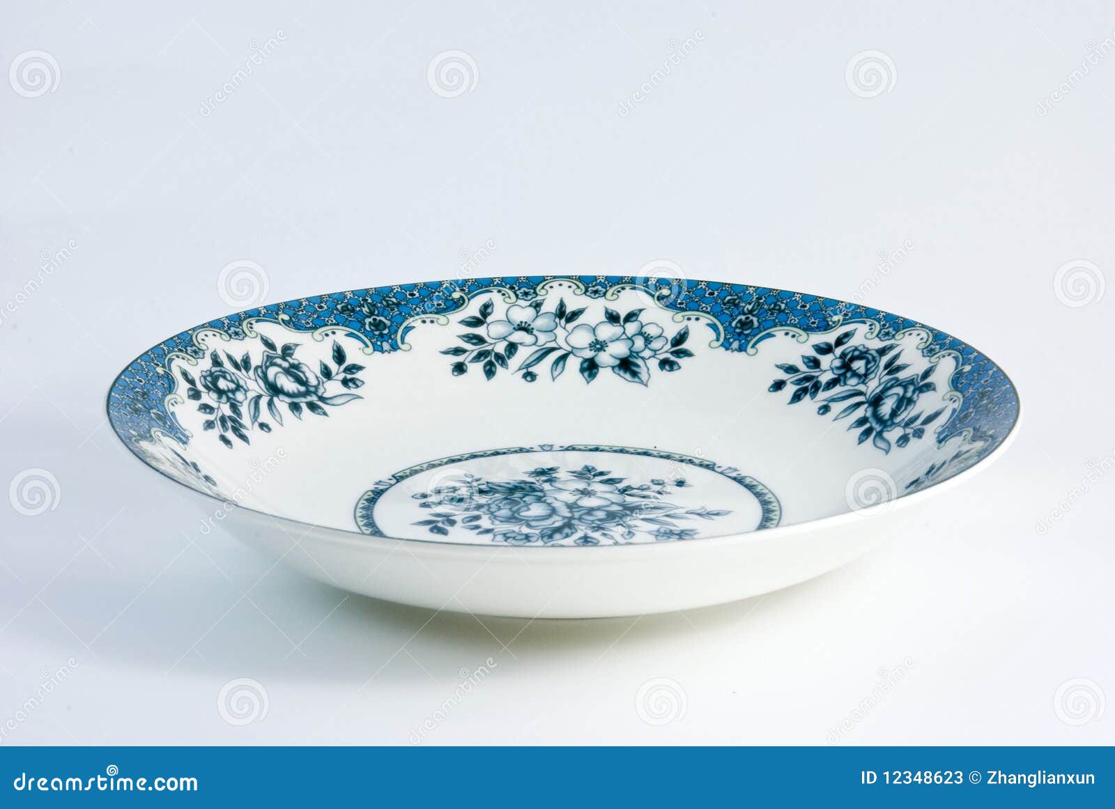 Chinese porcelain plate stock image. Image of decoration 12348623