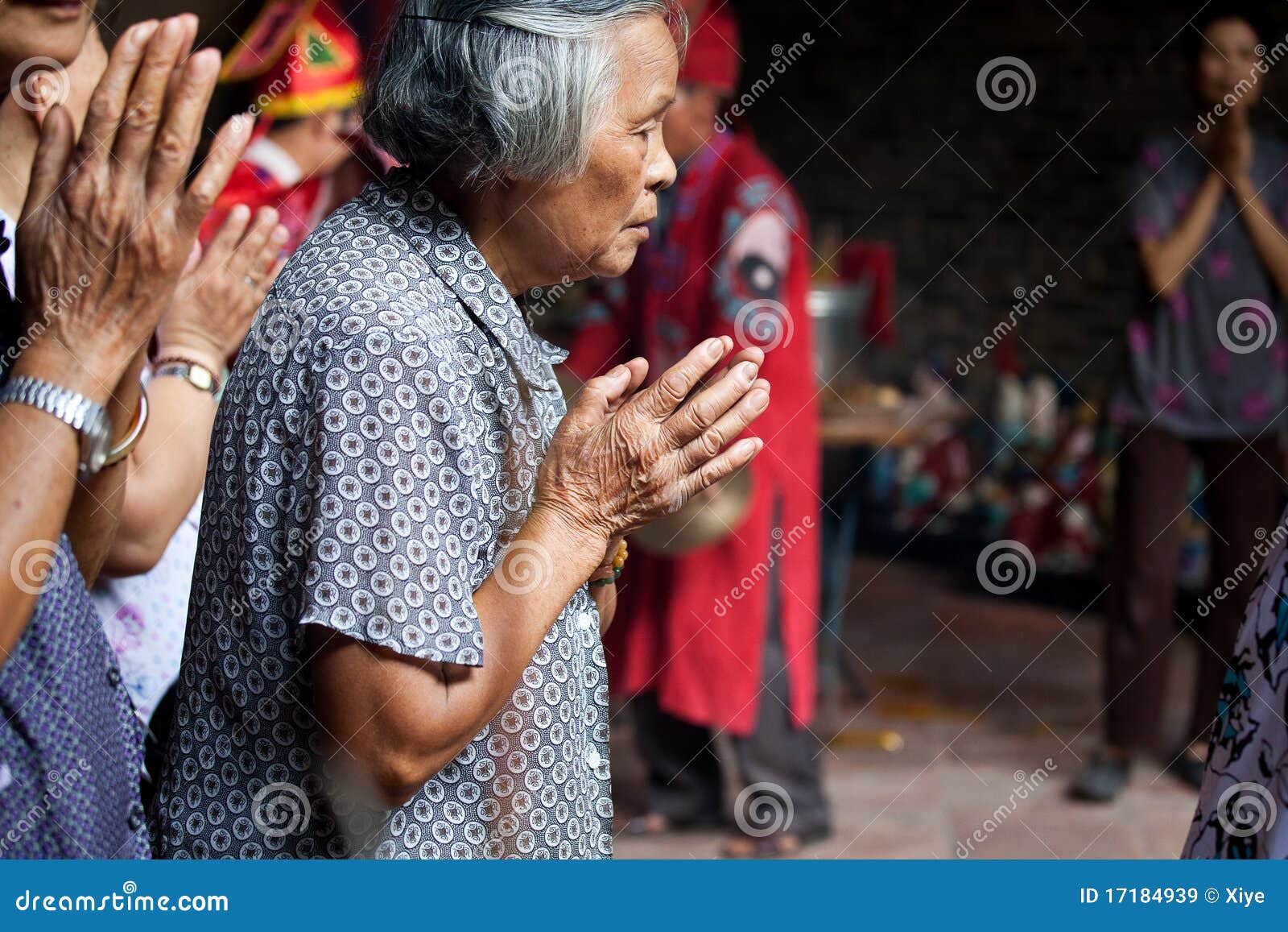 Chinese prayer editorial stock image. Image of mage, ancestors 17184939