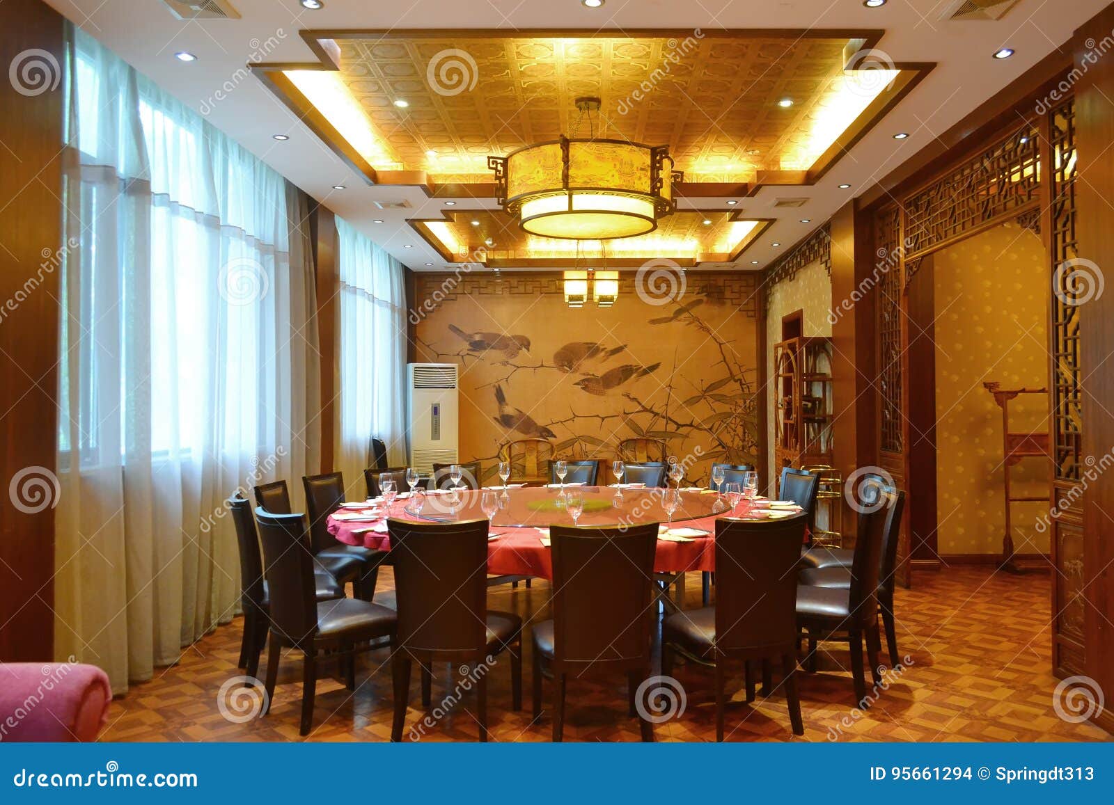Chinese restaurant editorial stock image. Image of dishes 95661294