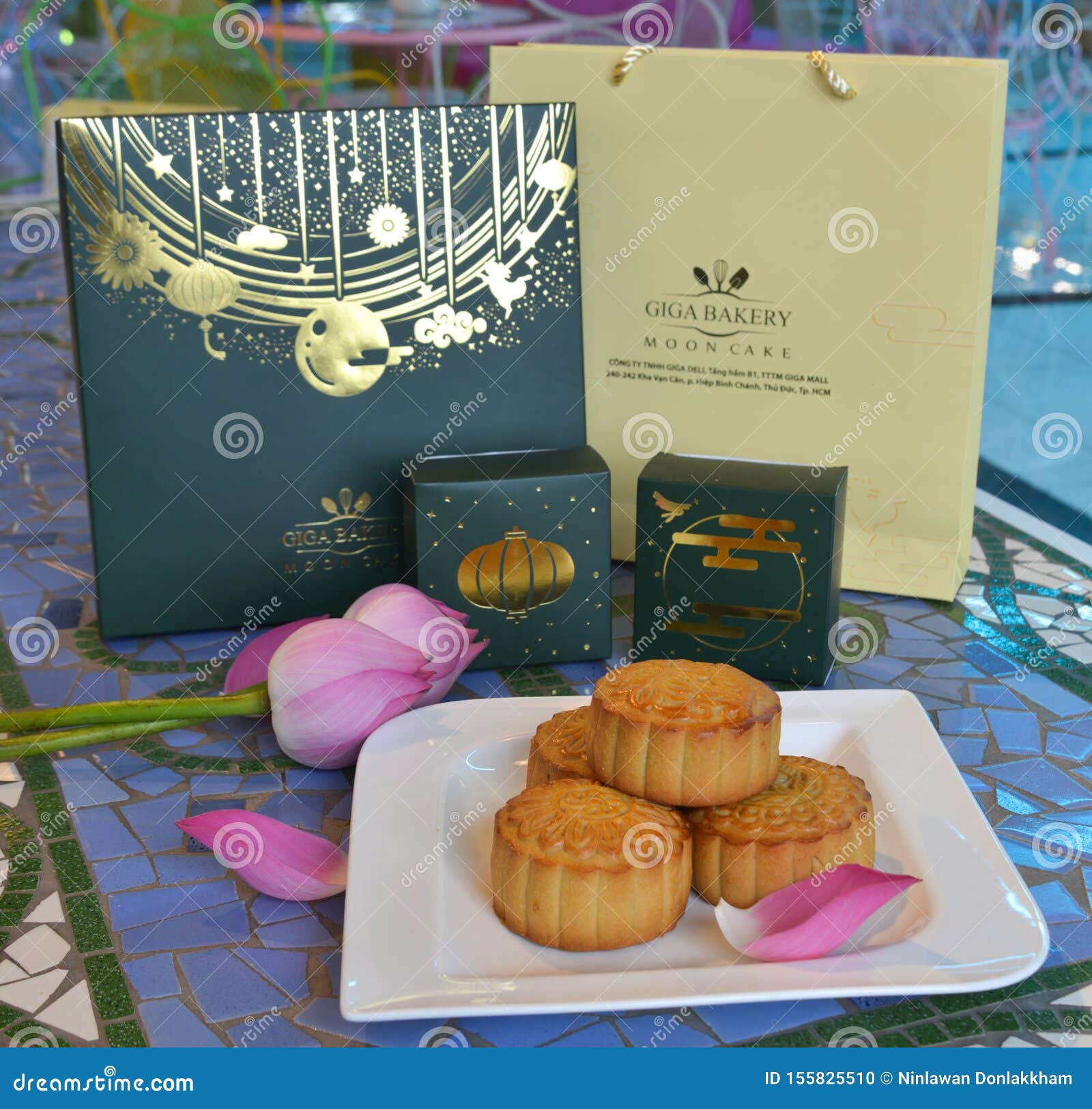 W hotel mooncake