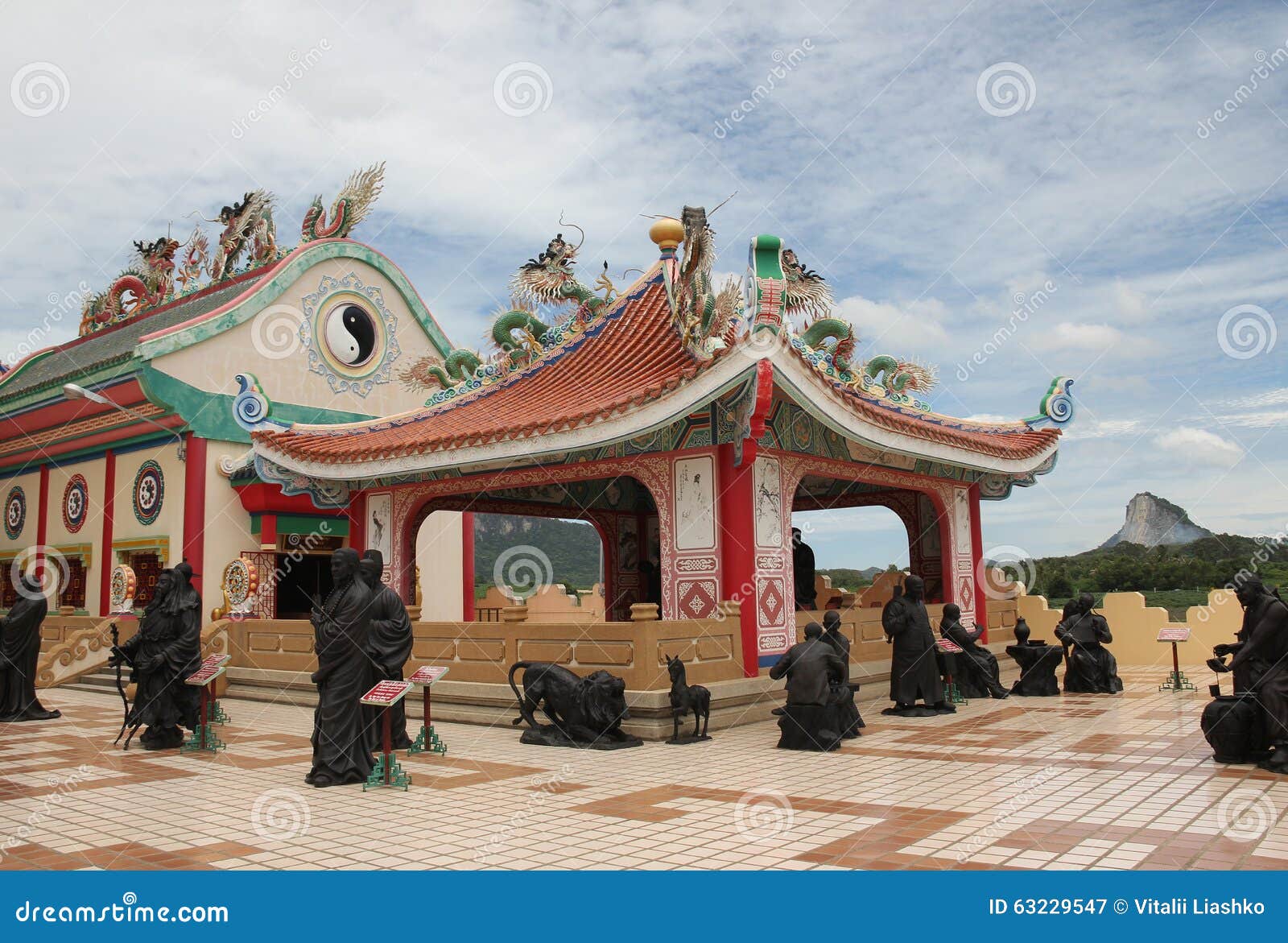 chinese temple viharnra sien in pattaya