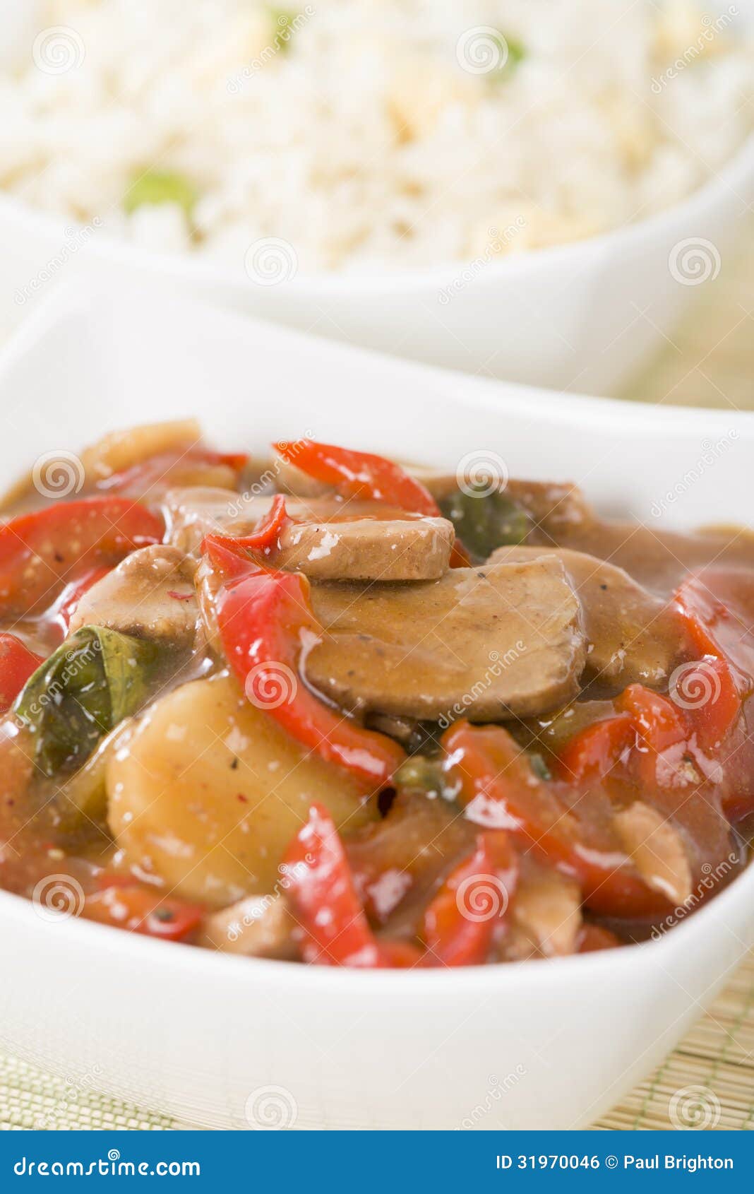 Chinesische Art-Schweinefleisch Mit Roten Pfeffern Stockfoto - Bild von ... Chinesische Art-Schweinefleisch Mit Roten Pfeffern Stockfoto - Bild von ...