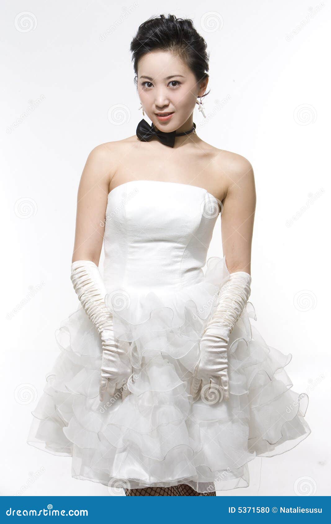 Eine chinesische Braut im weißen dressã