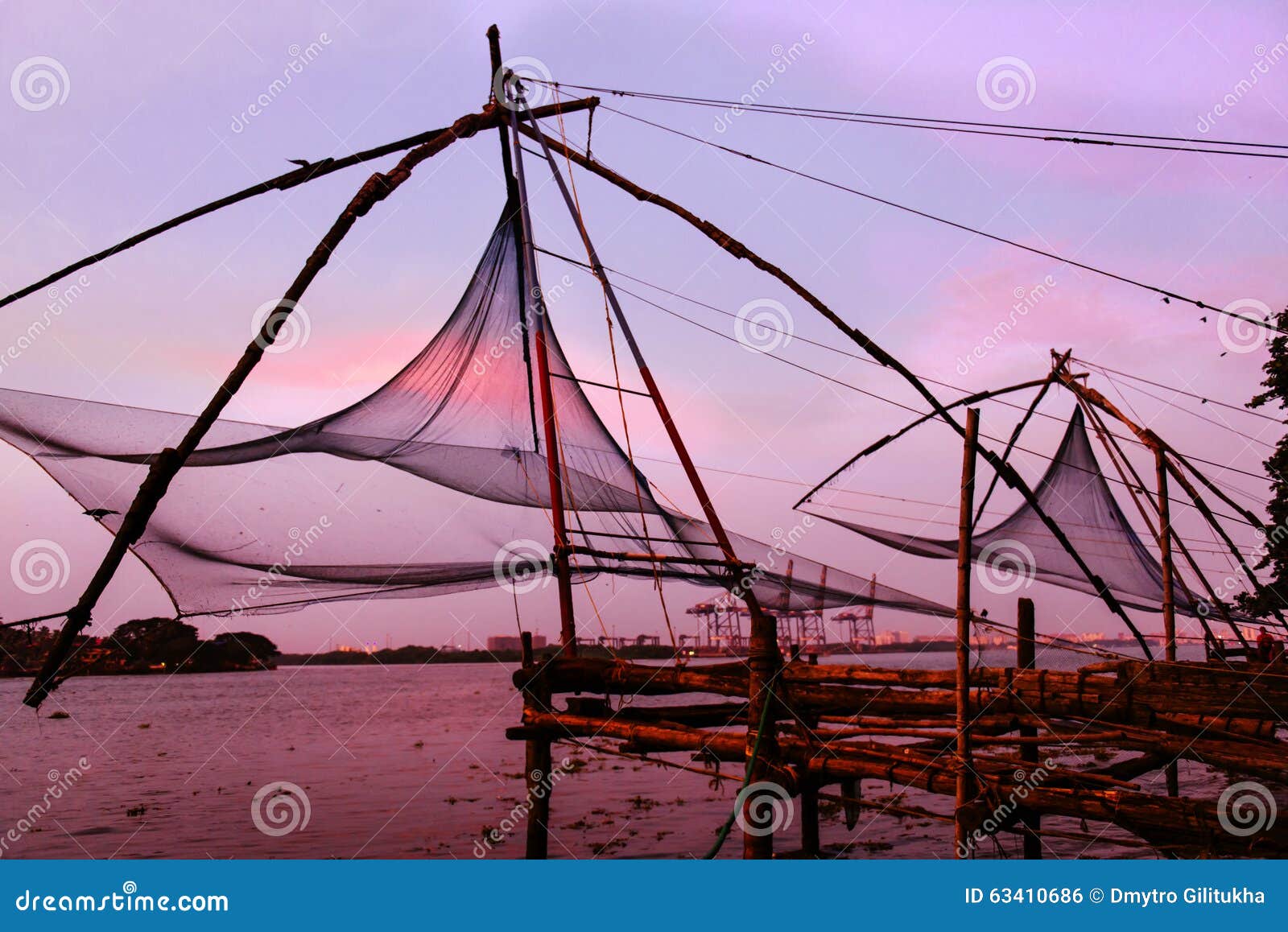 Chinesische Fischernetze Im Fort Kochi Stockfoto Bild Von Tourismus Ozean
